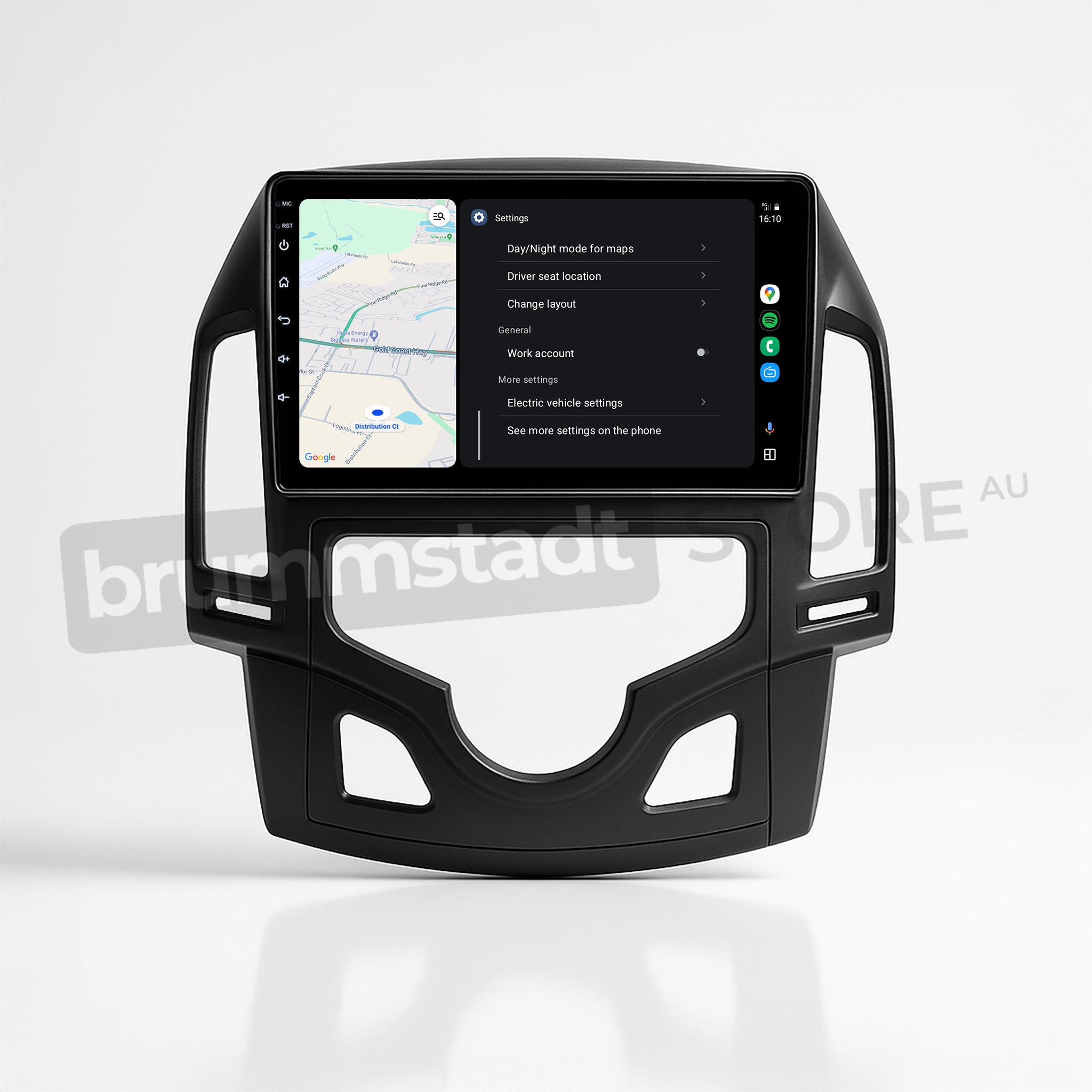 Brummstadt, Hyundai i30 2007-2012, premium head unit with Android Auto, featuring a large touchscreen display showing navigation map on the left and settings menu on the right. The interface includes options for day/night mode, driver seat location, layout changes, and vehicle settings. The sleek design integrates seamlessly with the dashboard, offering both wired and wireless connectivity for enhanced driving experience.
