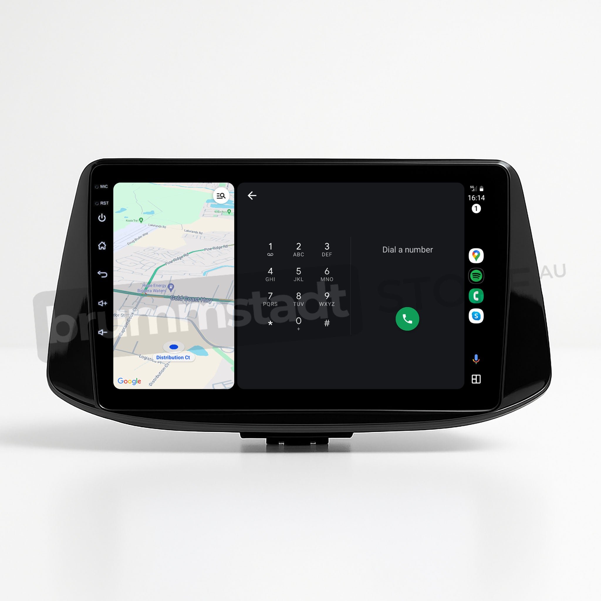 Brummstadt, Hyundai i30 2017-2022, Android Auto interface, Hyundai i30, displaying split-screen with Google Maps on the left, dialer on the right, visible icons for phone, messages, and settings, clear layout, time and battery status on top right, user-friendly navigation, enhancing driving experience with seamless connectivity, Hyundai i30, Brummstadt.