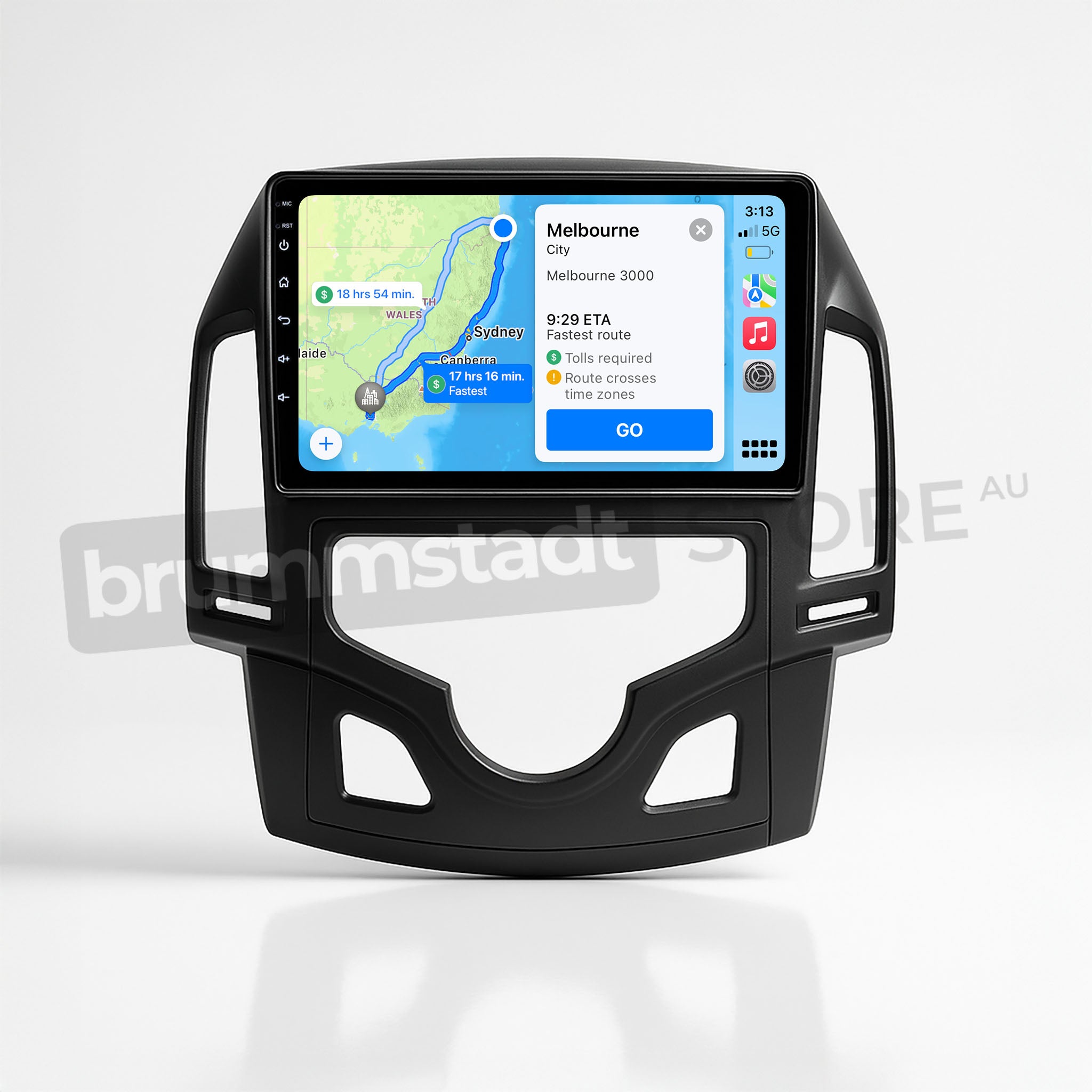 Brummstadt, Hyundai i30 2007-2012, featuring Apple CarPlay interface, Hyundai i30 2007-2012, displaying navigation map with route from Sydney to Melbourne, estimated time of arrival, and distance. Visible UI elements include map, route details, "GO" button, and signal strength indicator. The head unit is designed for seamless integration with Apple CarPlay, offering a modern infotainment experience for drivers.