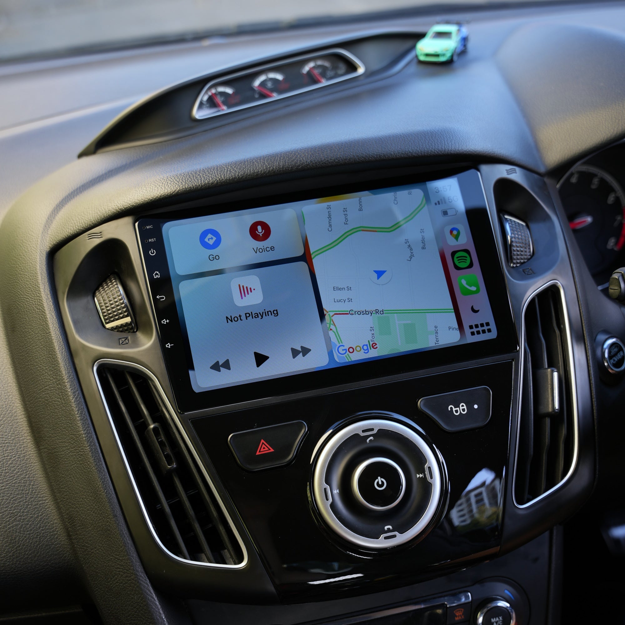 Ford Focus 2012-2018 LW LWII LZ - Premium Head Unit Upgrade Kit: Radio Infotainment System with Wired & Wireless Apple CarPlay and Android Auto Compatibility
