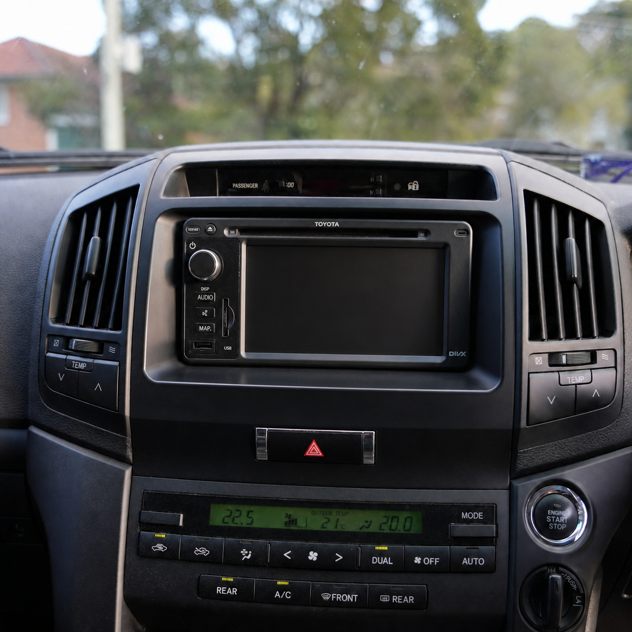 Toyota Land Cruiser 200 Series 2007 to 2015 factory radio area from the same dashboard angle